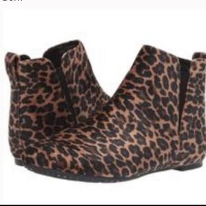 NEW BORN Women Ankle Leopard Print Fabric Boots Flats shoes sz 6.5M